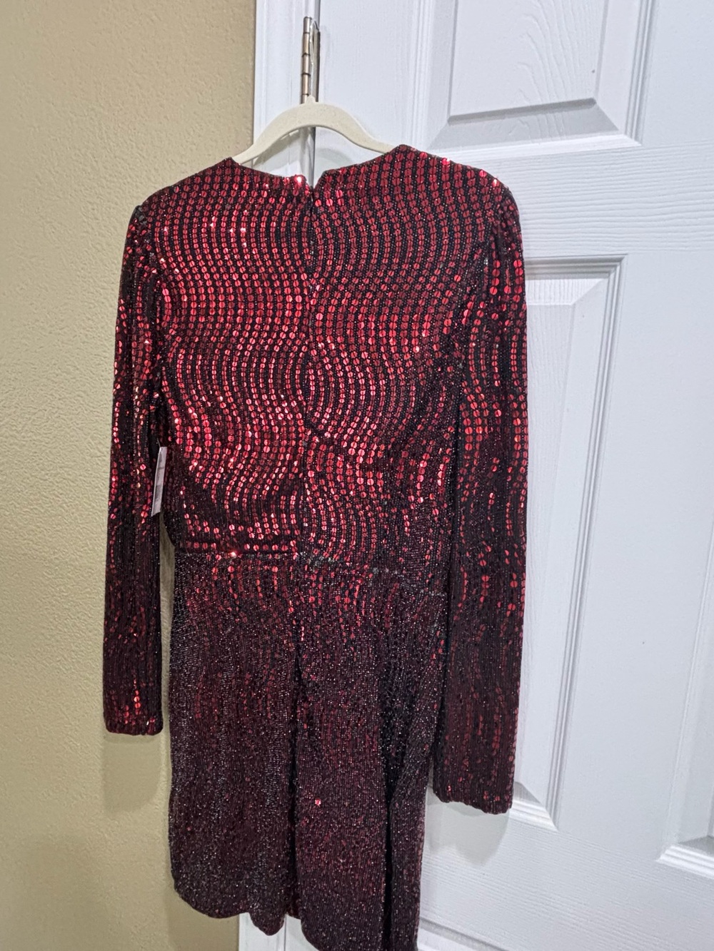 Alexia Admor Burgundy Sequin Long-Sleeve V-Neck Dress - Picture 4 of 8